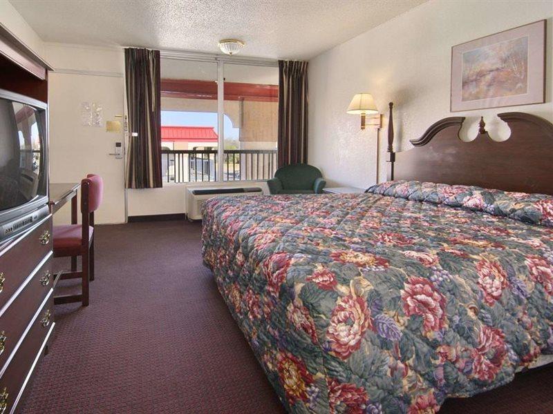 Super 8 By Wyndham Fairgrounds Oklahoma City