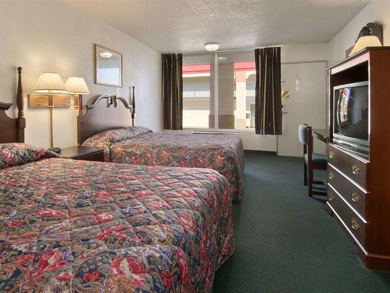 Motel Super 8 By Wyndham Fairgrounds Oklahoma City