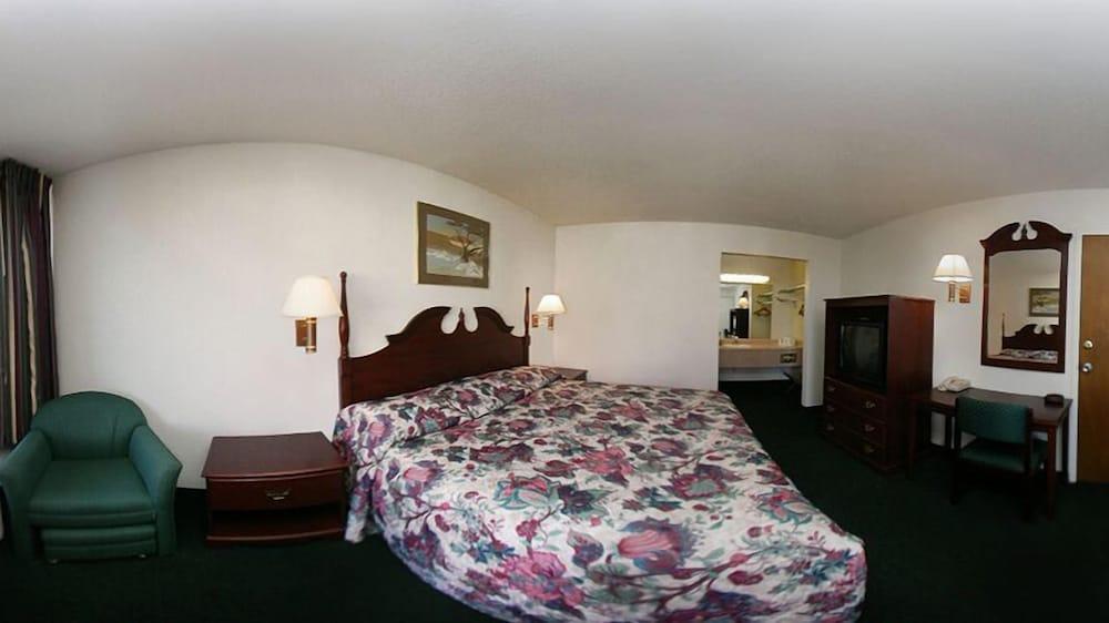 Super 8 By Wyndham Fairgrounds 2*